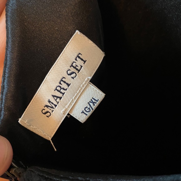 🖤 Brocade patterned mini dress with embellished neck, cap sleeve - EXC condition - Picture 5 of 8